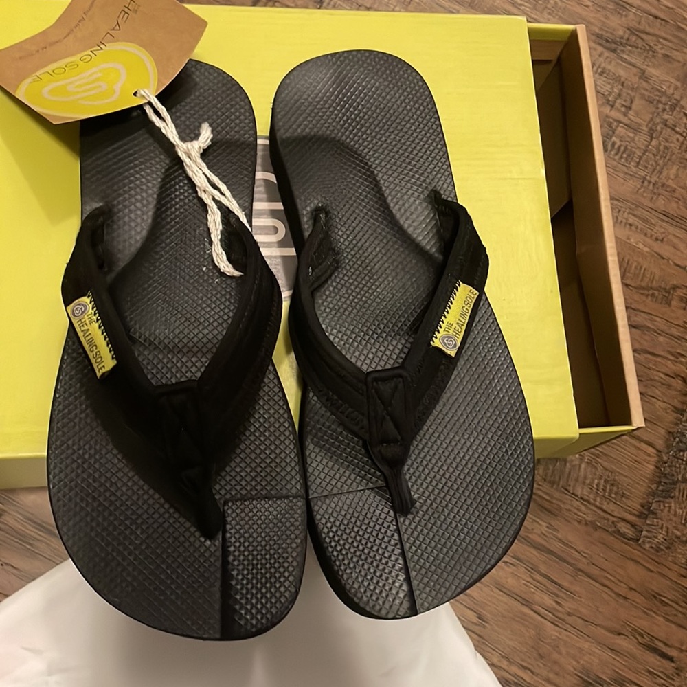 The Healing Sole Flip flops especially designed for plantars fasciitis. Size 7.5